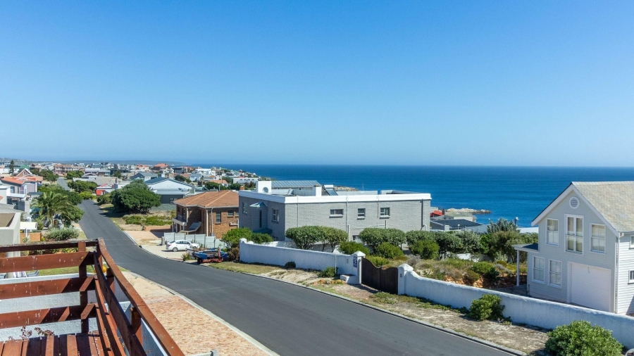 6 Bedroom Property for Sale in De Kelders Western Cape